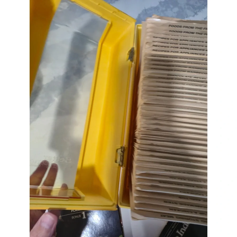 Vintage Better Homes and Gardens Recipe Card Library Gold Plastic Box 1970s